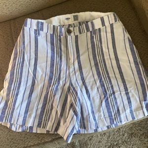 ADORABLE striped shorts. So flattering!